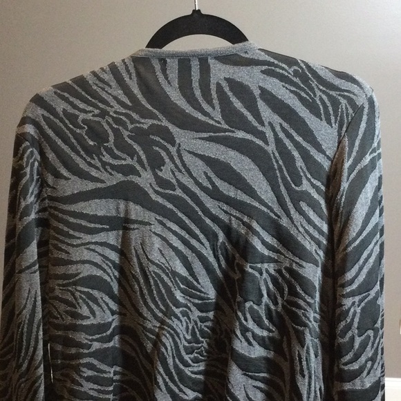 1X Dana Buchman Woman gray zebra print open wrap sweater - Picture 6 of 14